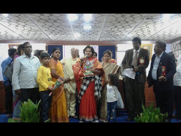 ప్రసిద్ధ మహిళా అవార్డు