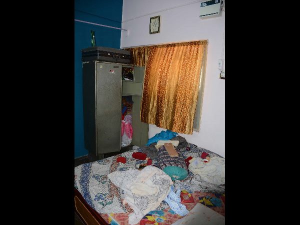 పట్టపగలే చోరీలు