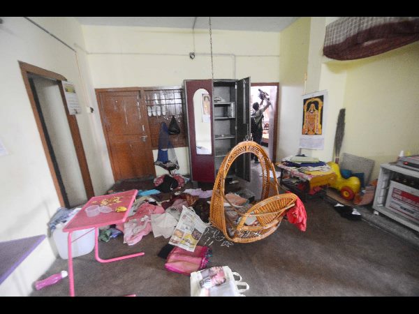 పట్టపగలే చోరీలు