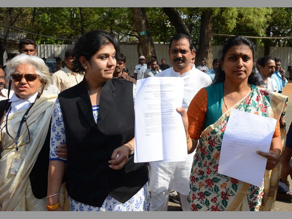 ఆర్డర్ కాపీని చూపించారు...