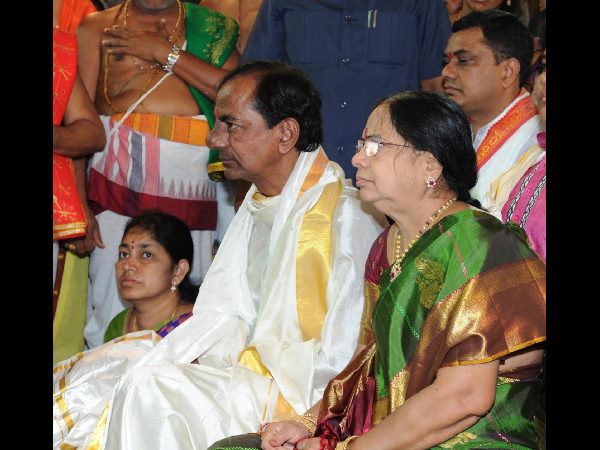 250 ఎకరాల్లో అద్భుతమైన టెంపుల్ సిటీతో పాటు పూలవనం: కేసీఆర్