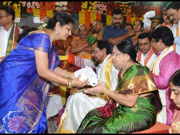 250 ఎకరాల్లో అద్భుతమైన టెంపుల్ సిటీతో పాటు పూలవనం: కేసీఆర్