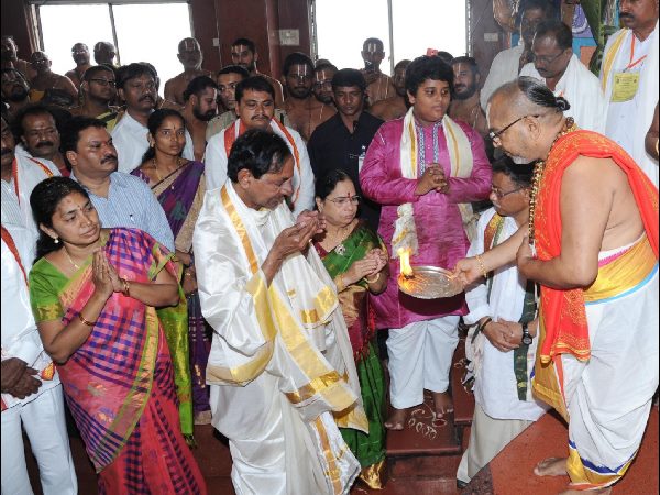  250 ఎకరాల్లో అద్భుతమైన టెంపుల్ సిటీతో పాటు పూలవనం: కేసీఆర్