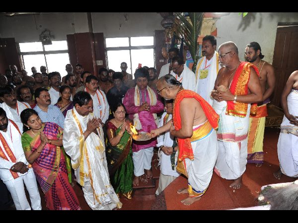  250 ఎకరాల్లో అద్భుతమైన టెంపుల్ సిటీతో పాటు పూలవనం: కేసీఆర్