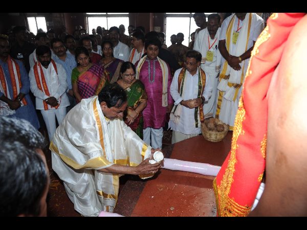 250 ఎకరాల్లో అద్భుతమైన టెంపుల్ సిటీతో పాటు పూలవనం: కేసీఆర్