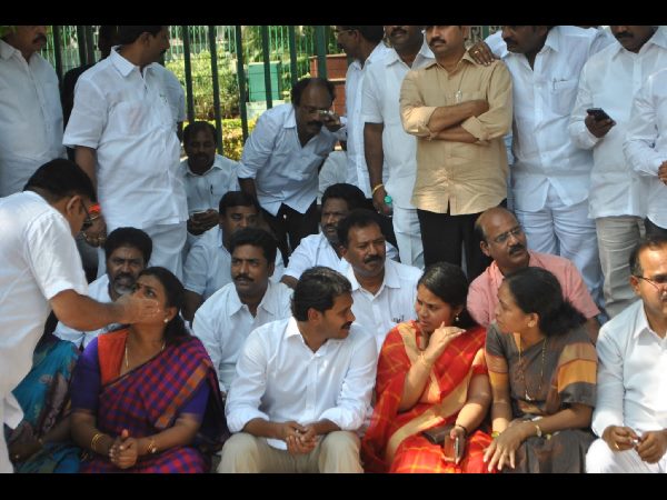 సోమవారం విచారణ