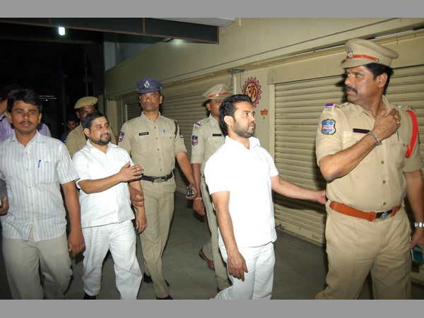 దర్శనమిచ్చి ఇలా...