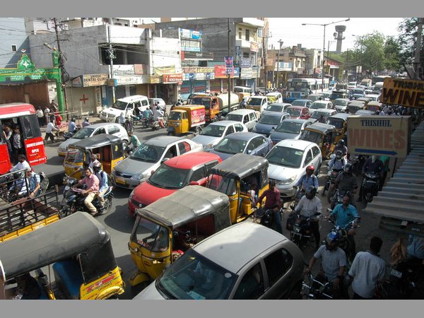  బస్సు చక్రాల కింద నలిగిపోయిన జీహెచ్ఎంసీ వర్కర్