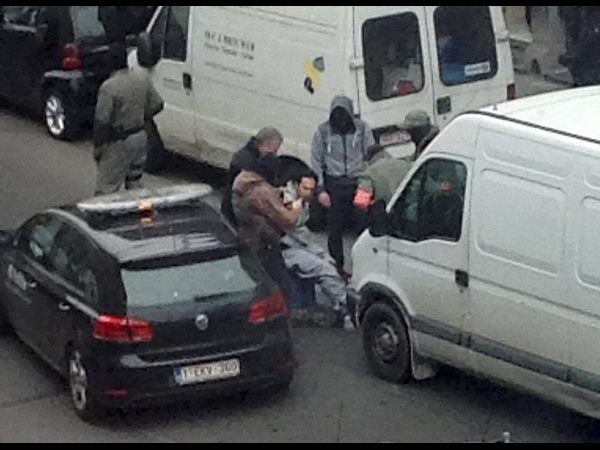  బ్రస్సెల్స్ బాంబు పేలుళ్లు: అనుమానితుల ఫోటోలు విడుదల 