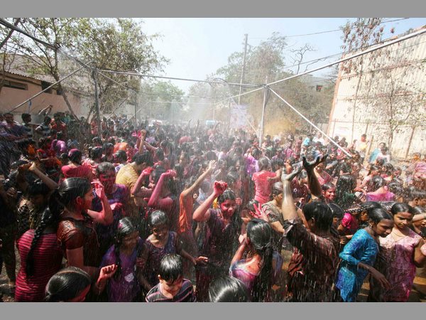 హోలీ సంబరాలు