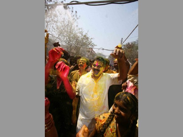 హోలీ సంబరాలు