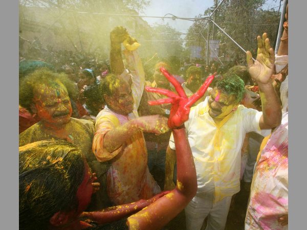హోలీ సంబరాలు