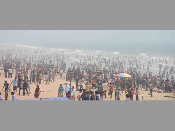 విశాఖ తీరంలో..