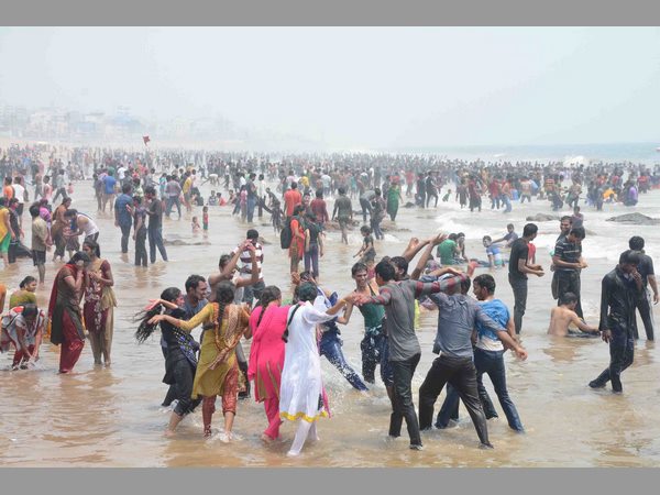 విశాఖ తీరంలో..