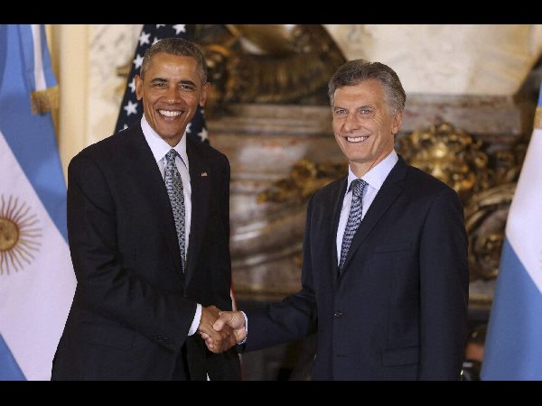 విందు: డ్యాన్సర్‌తో కలిసి ఒబామా ట్యాంగో డ్యాన్స్