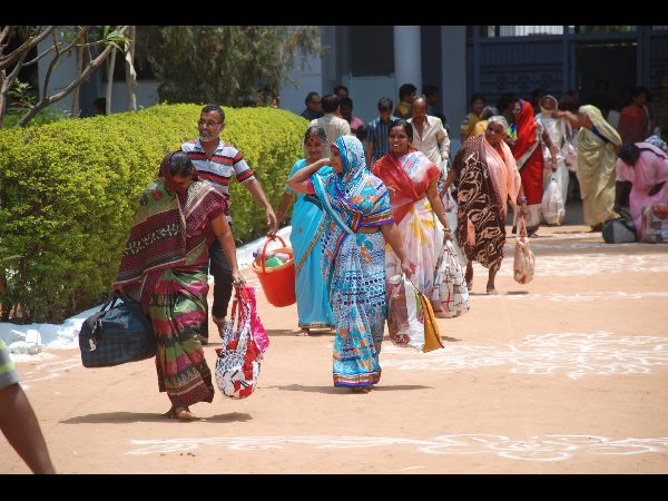 చర్లపల్లి జైలు నుంచి ఖైదీల విడుదల