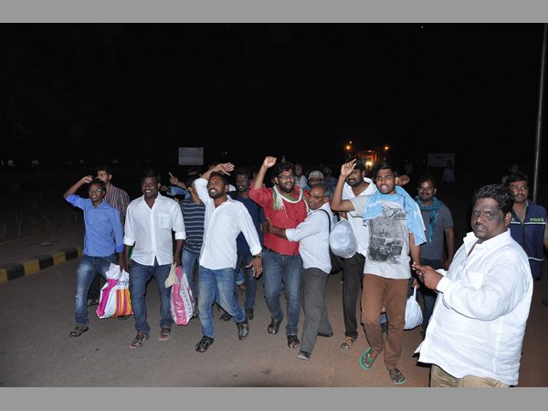 హెచ్‌సీయూ విద్యార్థుల రిలీజ్