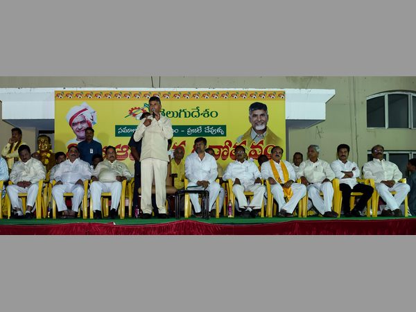  రాష్ట్ర విభజన టీడీపీకి పరీక్ష: ఆవిర్భావ వేడుకలో చంద్రబాబు ఉద్వేగం