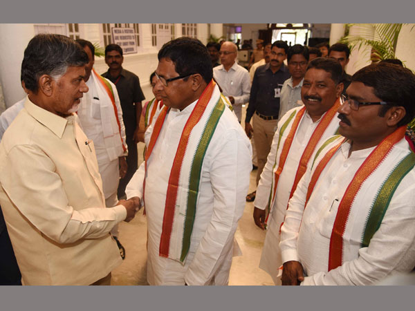 Chandrababu and Jana Reddy face to face in assembly