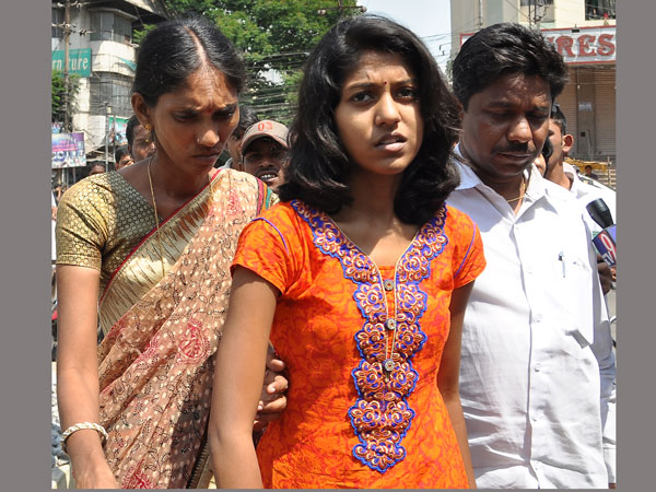 Singer Madhu Priya files complaint against husband, Srikanth comndems allegations