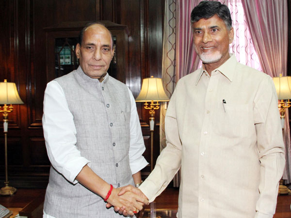 AP CM Chandrababu meets Ministers Arun Jaitley and Rajnath Singh before leaving to London