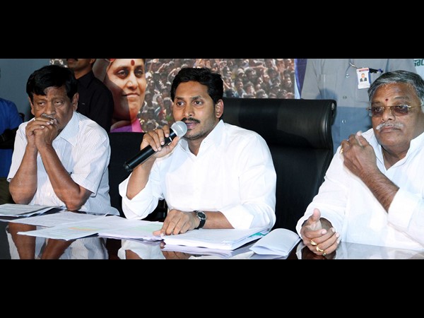 జ్యోతుల రావడం వెనుక, రోజా నో వెనుక..!