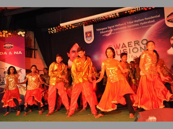 డ్యాన్స్ అదుర్స్