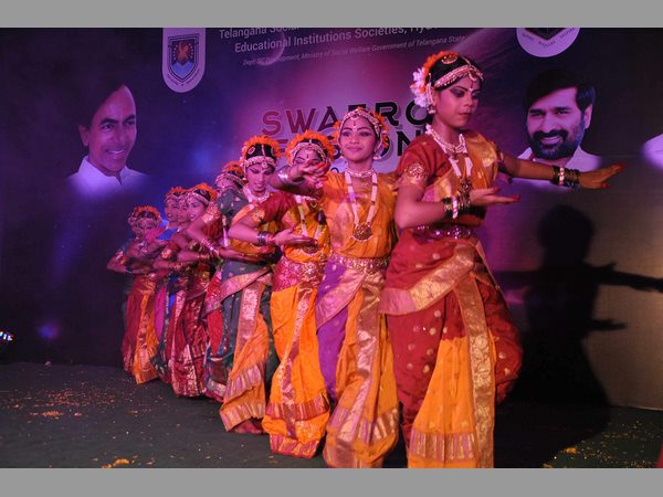 డ్యాన్స్ అదుర్స్