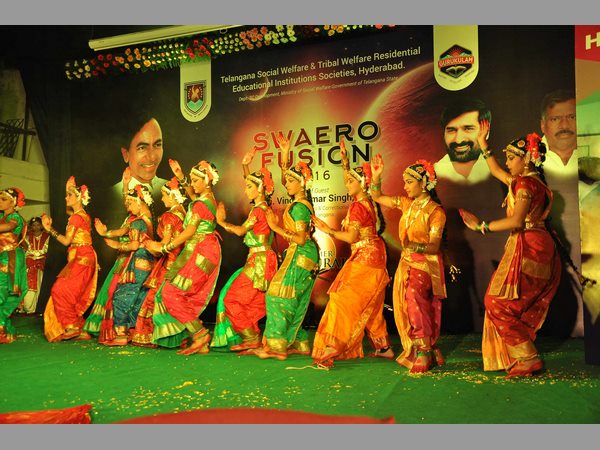 డ్యాన్స్ అదుర్స్