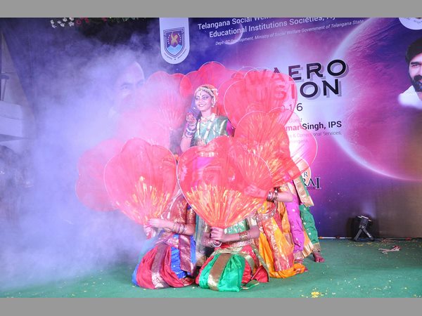 డ్యాన్స్ అదుర్స్