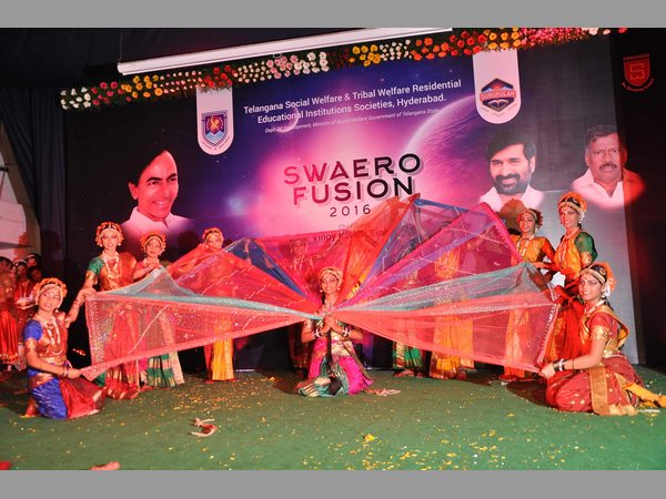 డ్యాన్స్ అదుర్స్