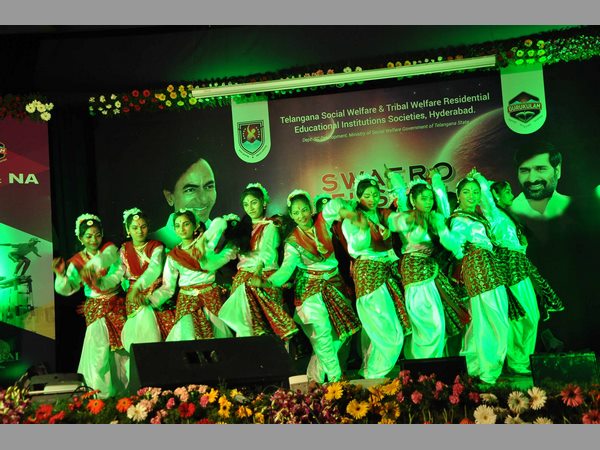 డ్యాన్స్ అదుర్స్