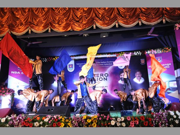 డ్యాన్స్ అదుర్స్