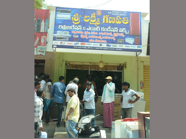  ఏలూరులో లాయర్‌ని కత్తులతో నరికి చంపిన దుండగులు 
