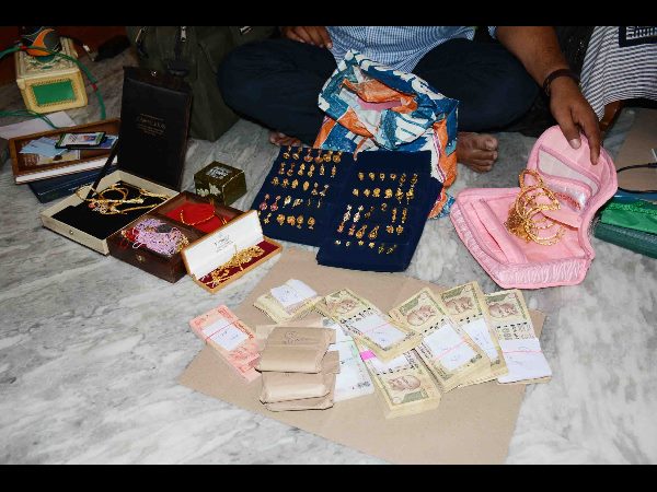 జీవిత బీమా లక్షలే..