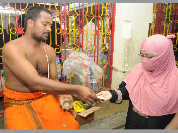 ఏటా వస్తారు...