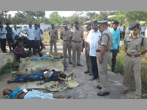 కారులో ఇరుక్కున్న మృతదేహాం: 11 మంది మృతికి కారణం ఇదే..!