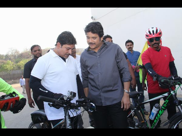 సైకిల్‌పై కింగ్ నాగార్జున