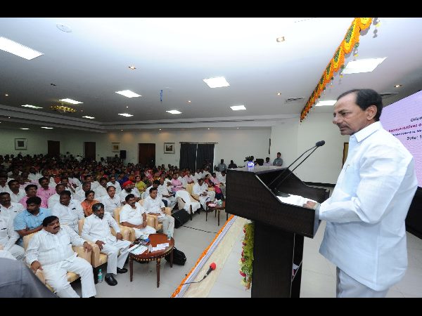 సంఘటిత శక్తిగా ఎదగాలి