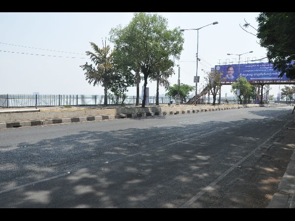 రోడ్లు ఖాళీగా...