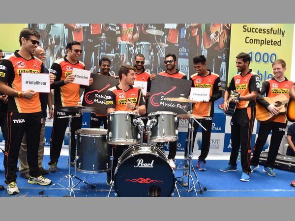 సన్‌రైజర్స్ ఆటగాళ్ల సందడి