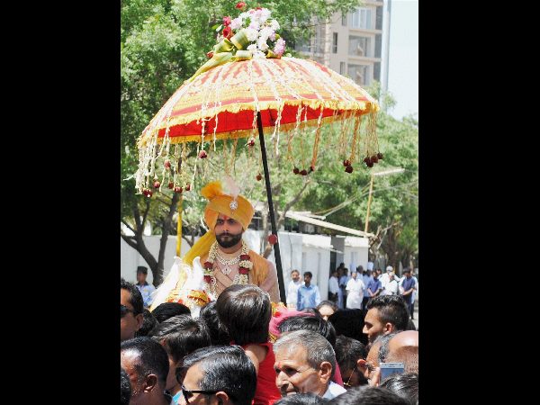 జడెజా పెళ్లి, కాల్పులు