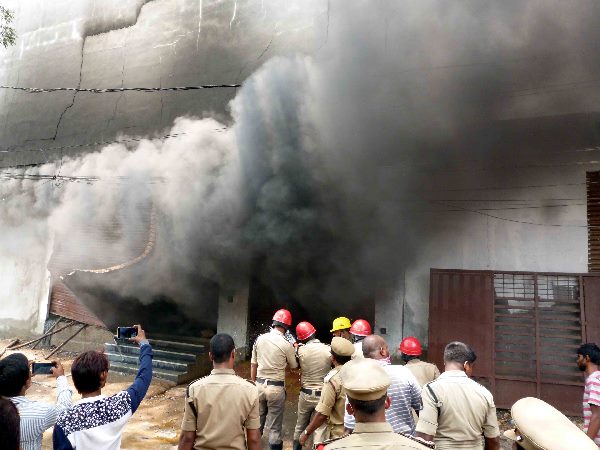 భారీ అగ్నిప్రమాదం