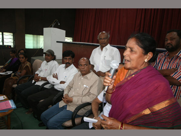 రిలే నిరాహార దీక్షలు: రోడ్డెక్కిన ఏఎస్సై మోహన్‌రెడ్డి బాధితులు