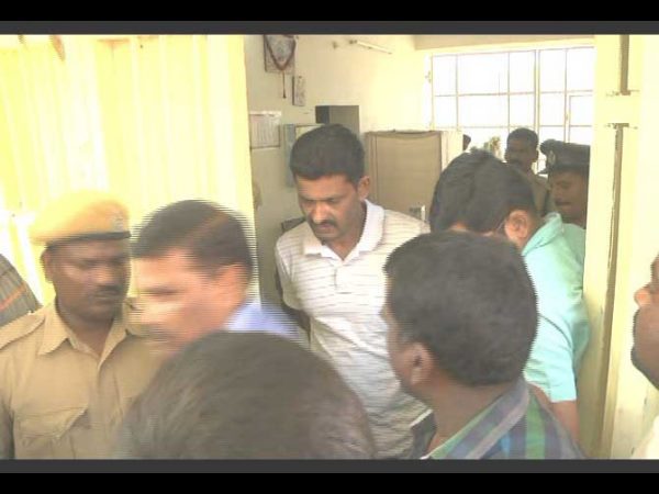  రిలే నిరాహార దీక్షలు: రోడ్డెక్కిన ఏఎస్సై మోహన్‌రెడ్డి బాధితులు