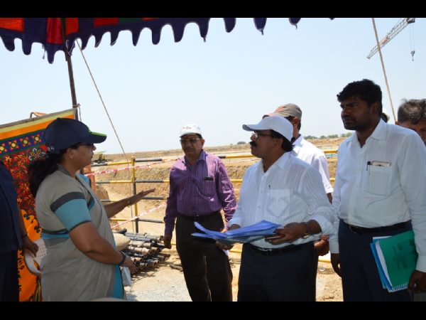  మండుటెండలో గొడుగు నీడలో స్మితా సబర్వాల్