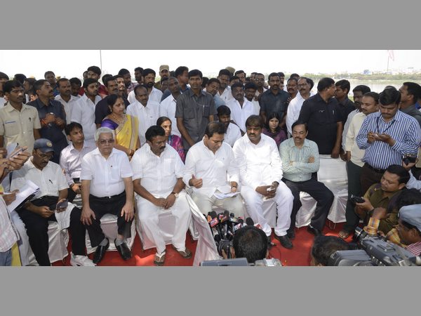  కేటీఆర్ ఆలోచన ఇదే: మూడు దశల్లో సాగర్ ప్రక్షాళన ఇలా చేస్తారు