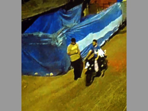 సరదా కోసం షాపులకు నిప్పుపెట్టారు