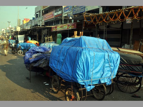 సరదా కోసం షాపులకు నిప్పుపెట్టారు