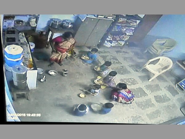  చిన్నారులకు వాతలు